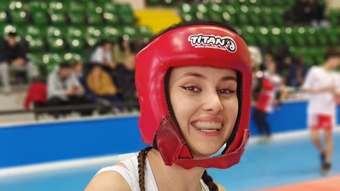 Öğrencimiz Deniz Çelik Kick boks Light Contact Genç Kızlar Balıkesir İl Birincisi Oldu 